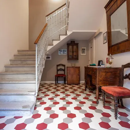 לינה וארוחת בוקר Casa Livia 3*